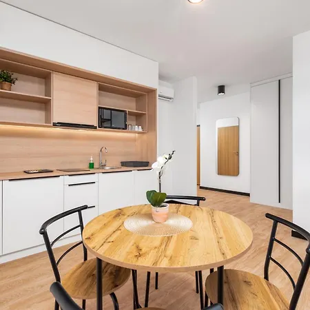 Zamoyskiego 37 By Homeprime *